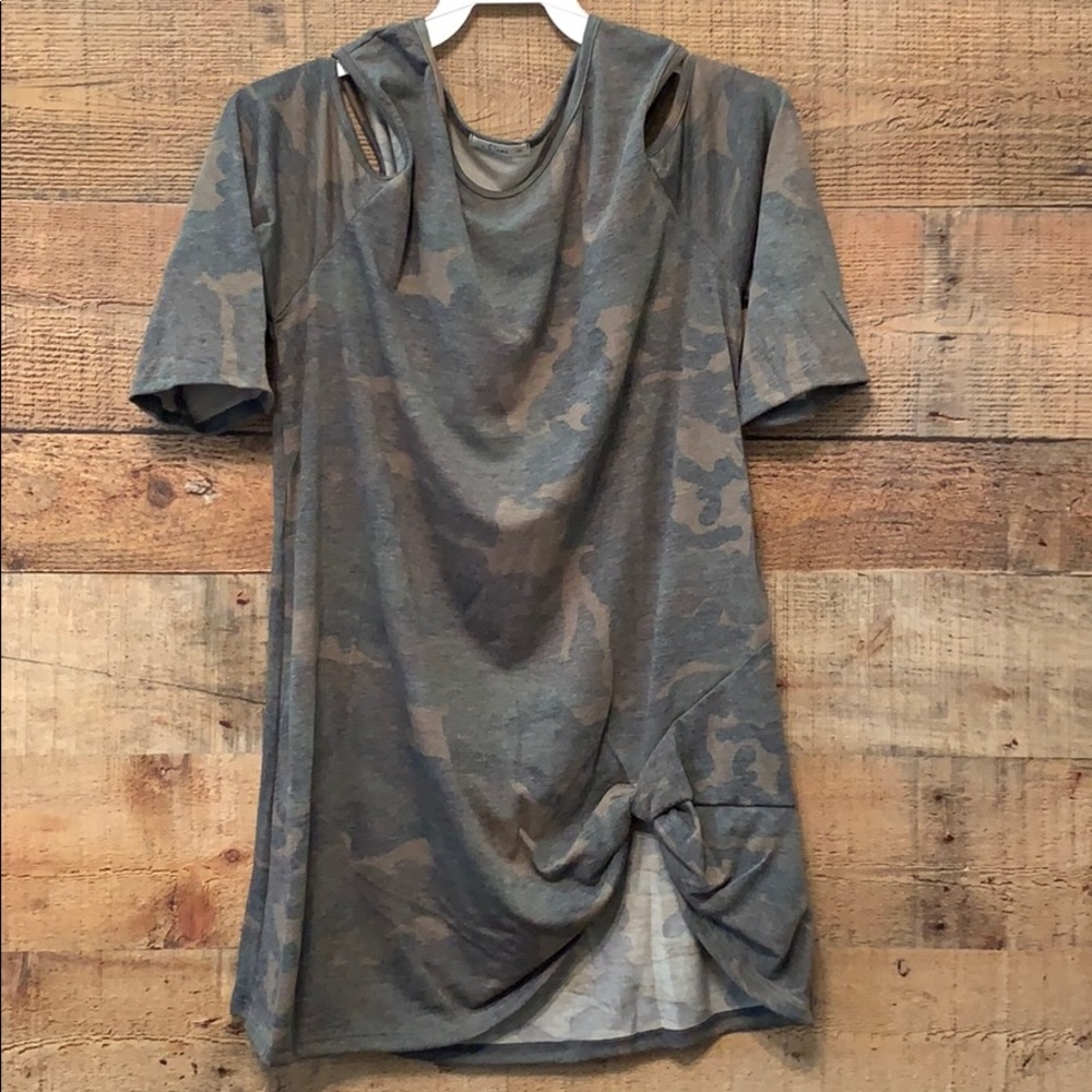 New camouflage open shoulder 3/4 sleeve tee
